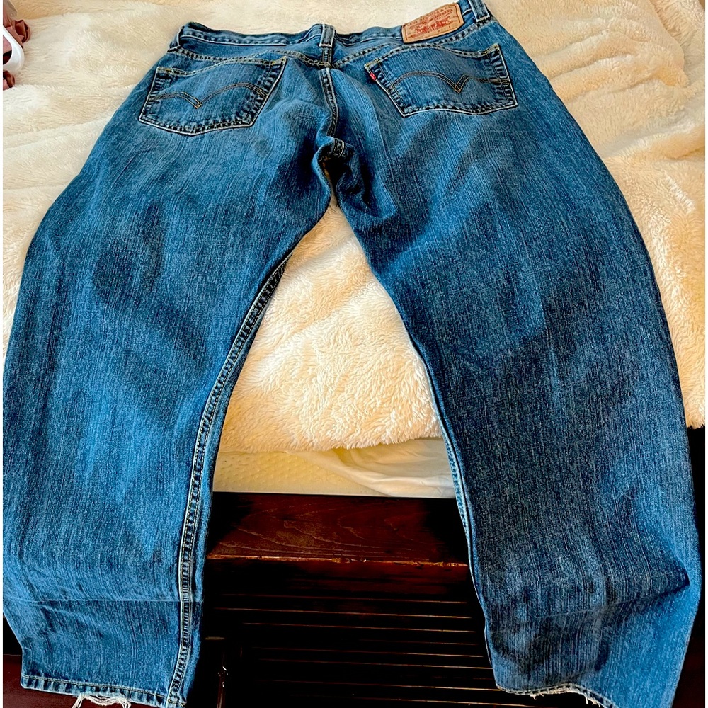 Men’s LEVIS 505’s sz 34x32. Excellent condition.